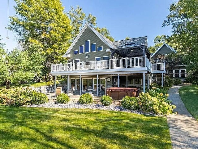 3518 E Long Lake Road, Frost township