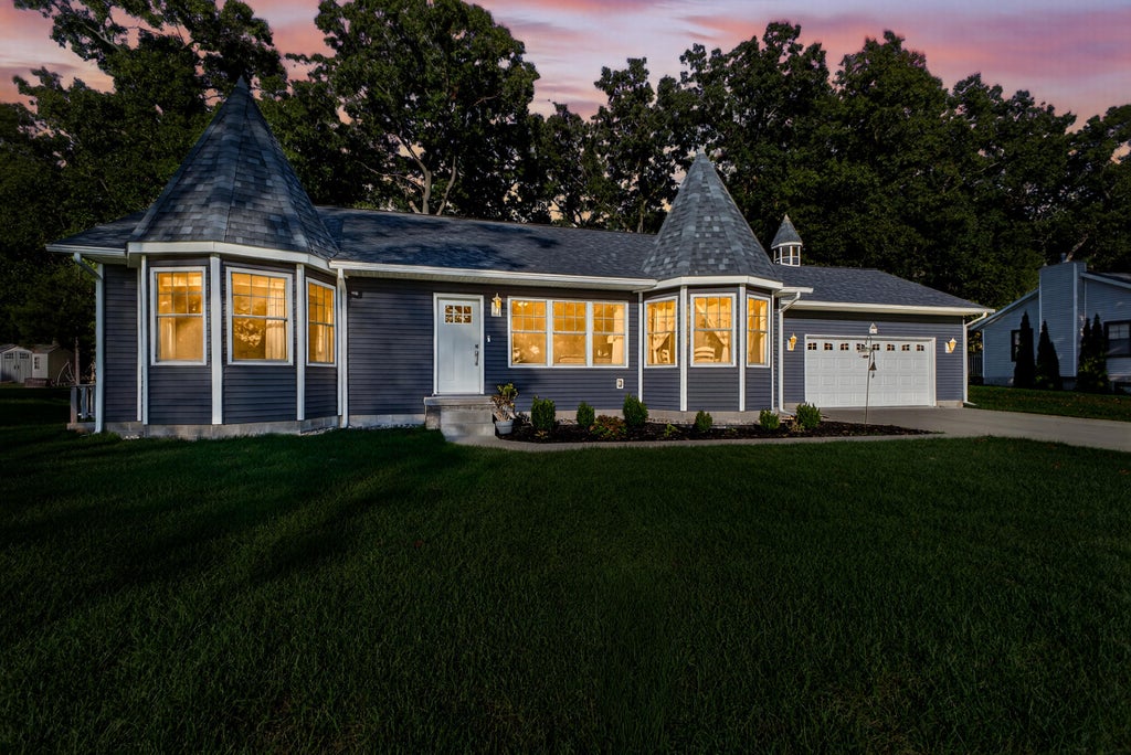 464 Grover Road, Egelston township