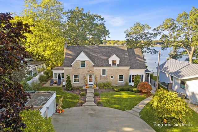 908 Oakmere Place, North Muskegon city