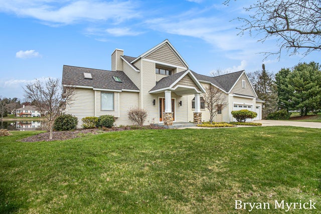 921 Meadow Ridge Drive, Park township