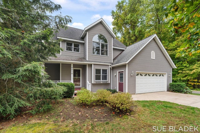 6814 Dale Court, Saugatuck township