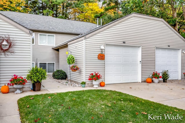 1295 Whitehall Road Unit: 31, Laketon township
