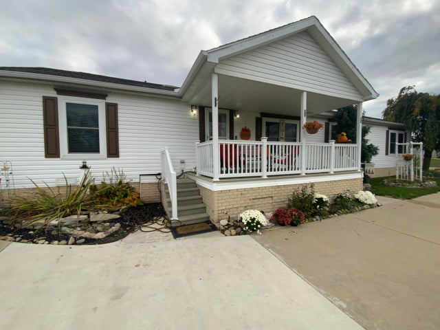 1559 Larkmore Lane, Grass Lake charter township