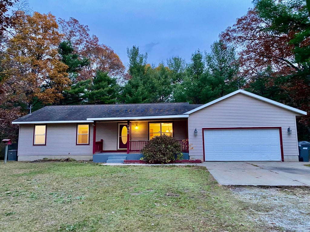 6900 Automobile Road, Lakewood Club village