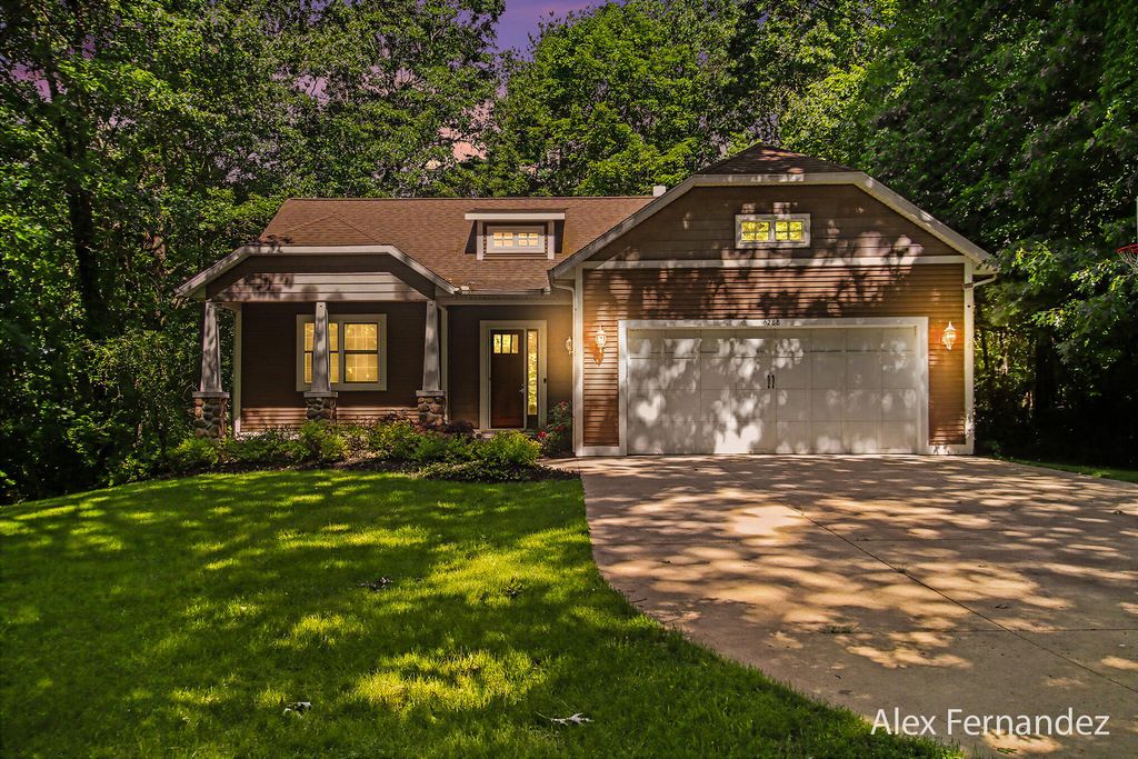 6288 Hawthorne Court, Saugatuck