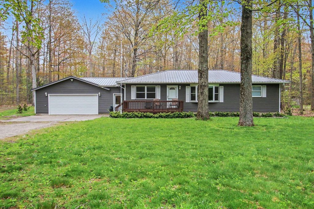 18412 148th Avenue, Spring Lake township