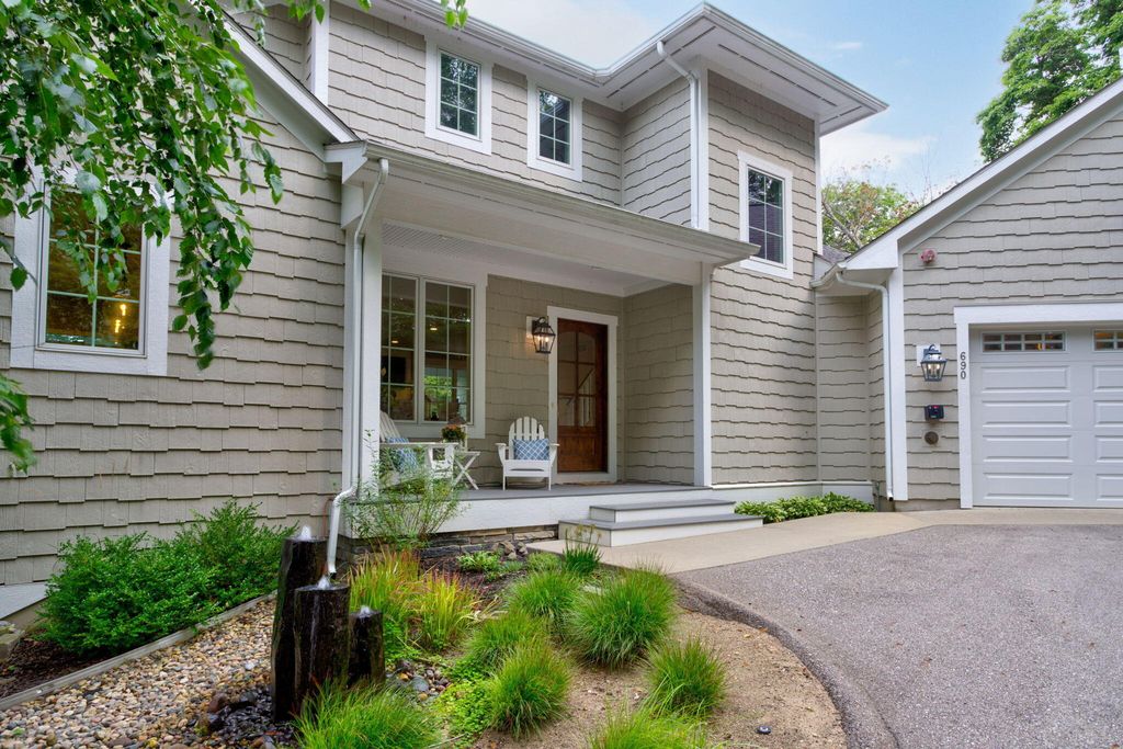 690 Dunegrass Circle Drive, Saugatuck city