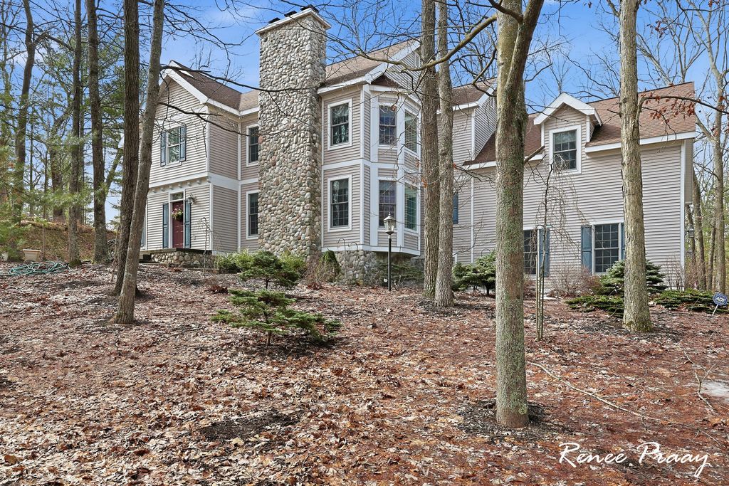 5439 Shawnee Road, Pentwater township