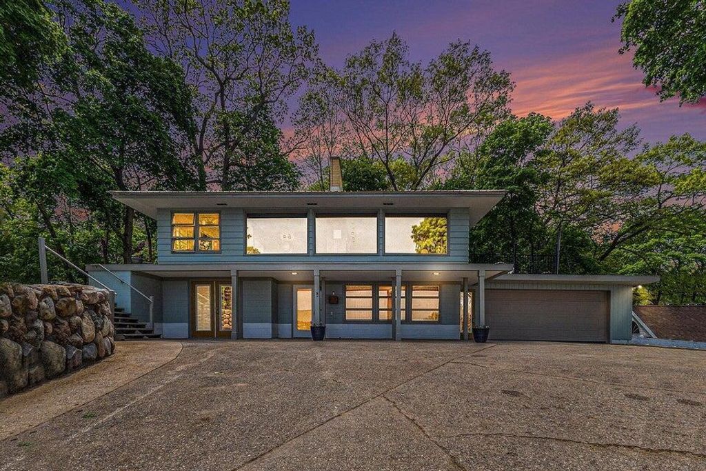 3229 Edgewater Street, Muskegon city