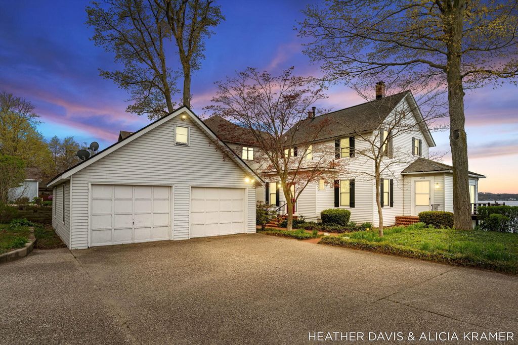 1755 South Shore Drive, Park township