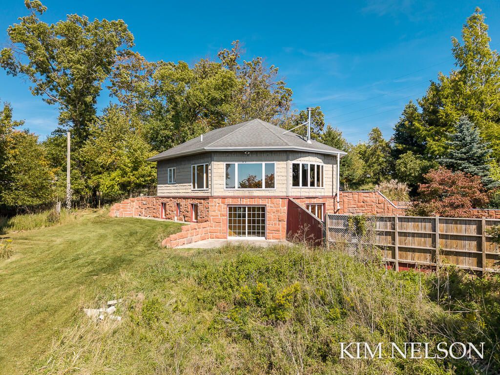 925 S Lake Street, Whitehall city