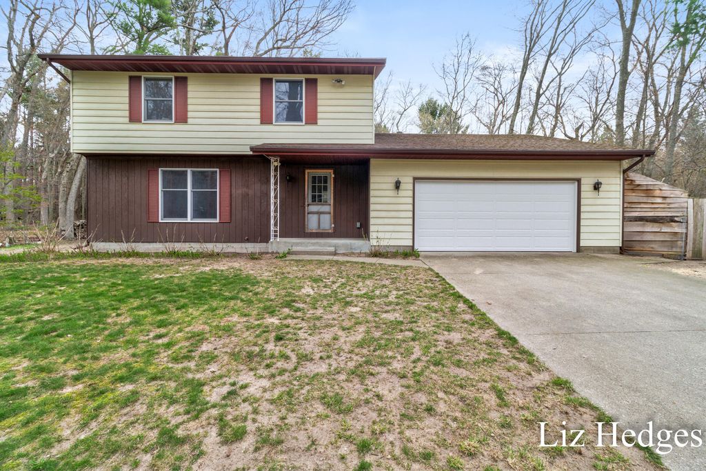 8756 Westwood Lane, Montague township
