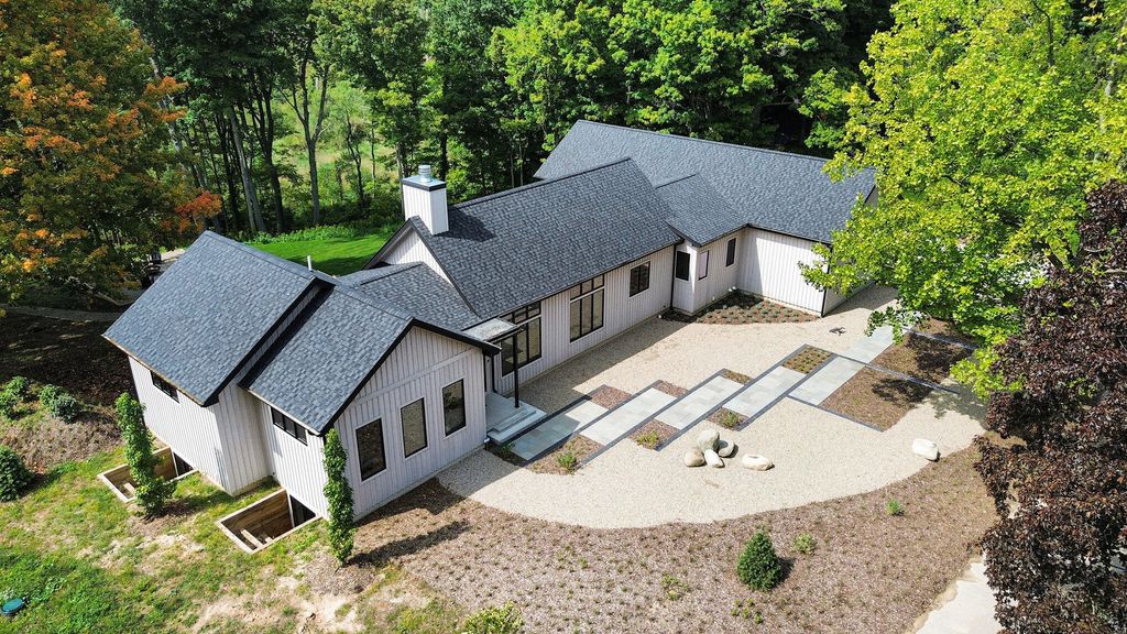 2954 Peach Creek Court, Saugatuck township