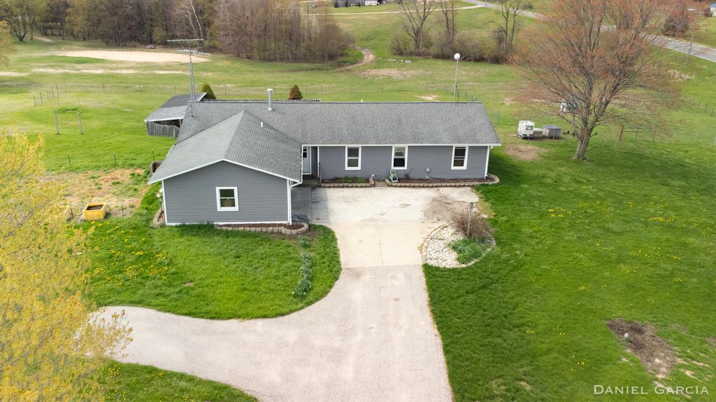 3949 N 200th Avenue, Leavitt township