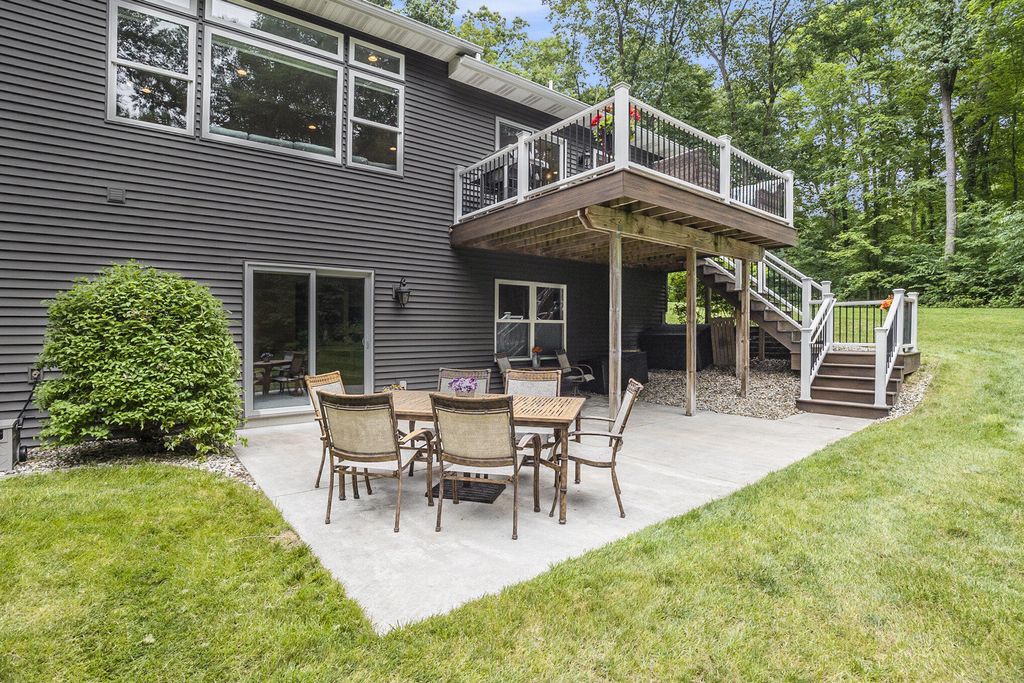 3479 Jeffrey Spur, Heath township