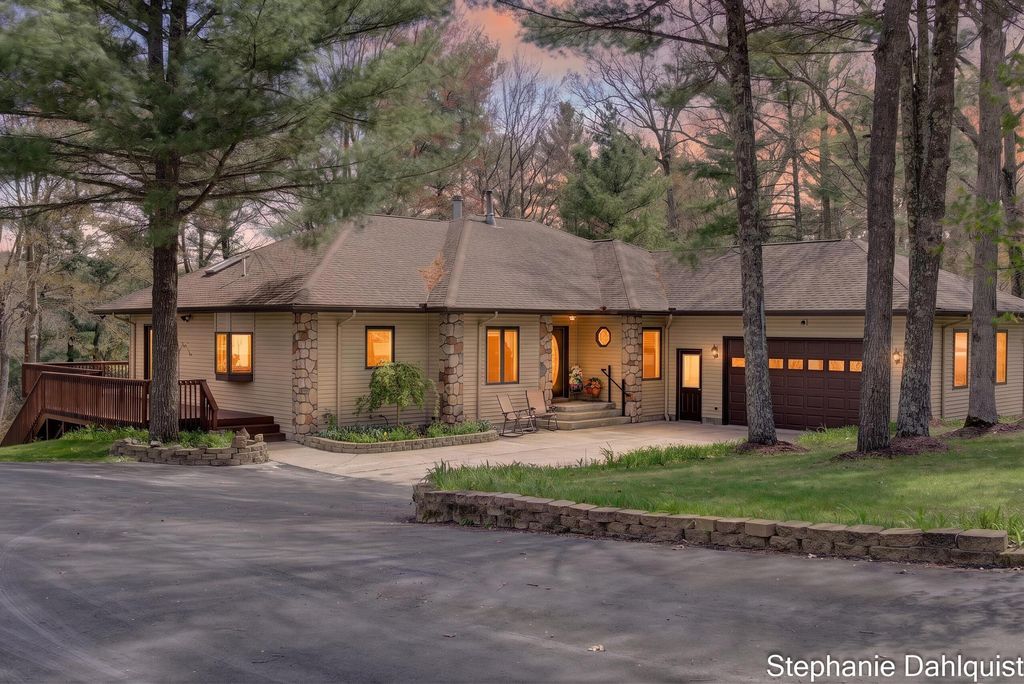 9160 Mill Pond Trail, Whitehall township