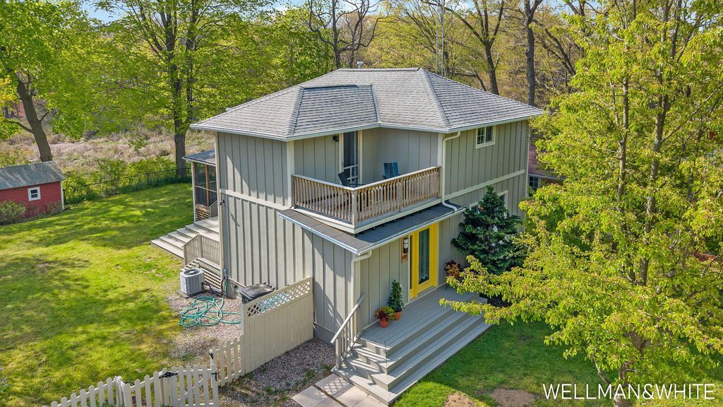 1005 Elizabeth Street, Saugatuck city
