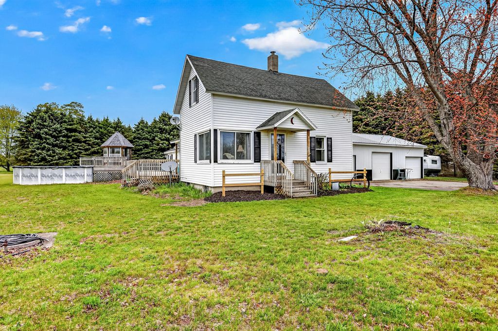 6588 W Johnson Road, Benona township