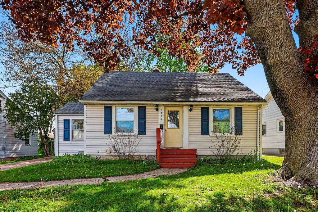 1636 Delwood Avenue Sw, Wyoming city
