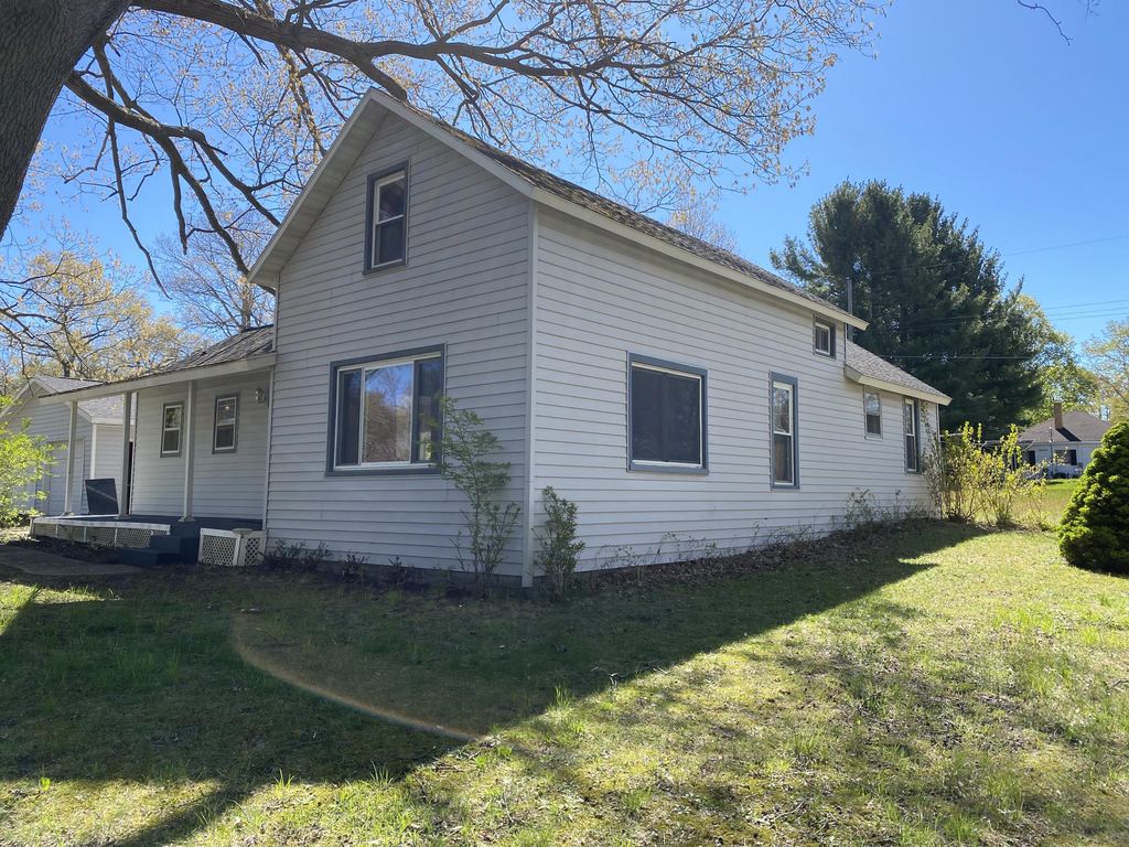7942 Hill Street, Montague city