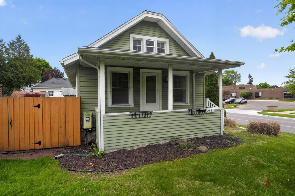 2533 S Washington Avenue, Lansing city