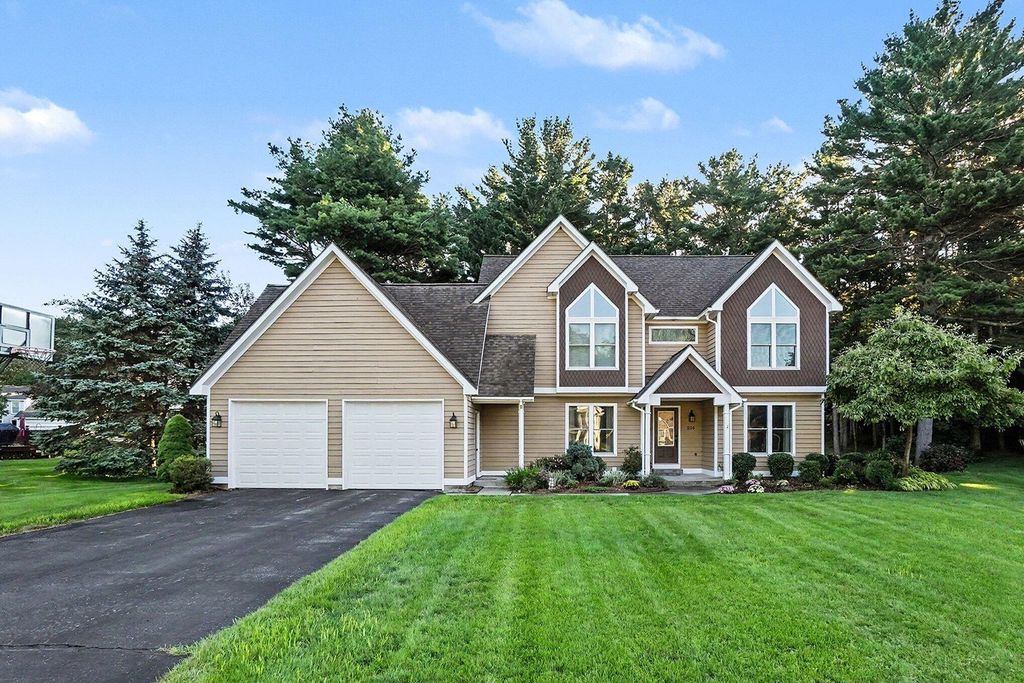 205 Woodlark Court, Park township