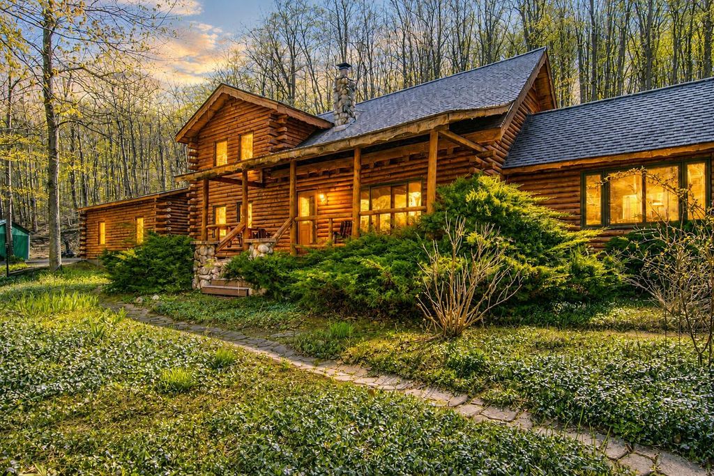 151 S Crestwood Drive, Suttons Bay township