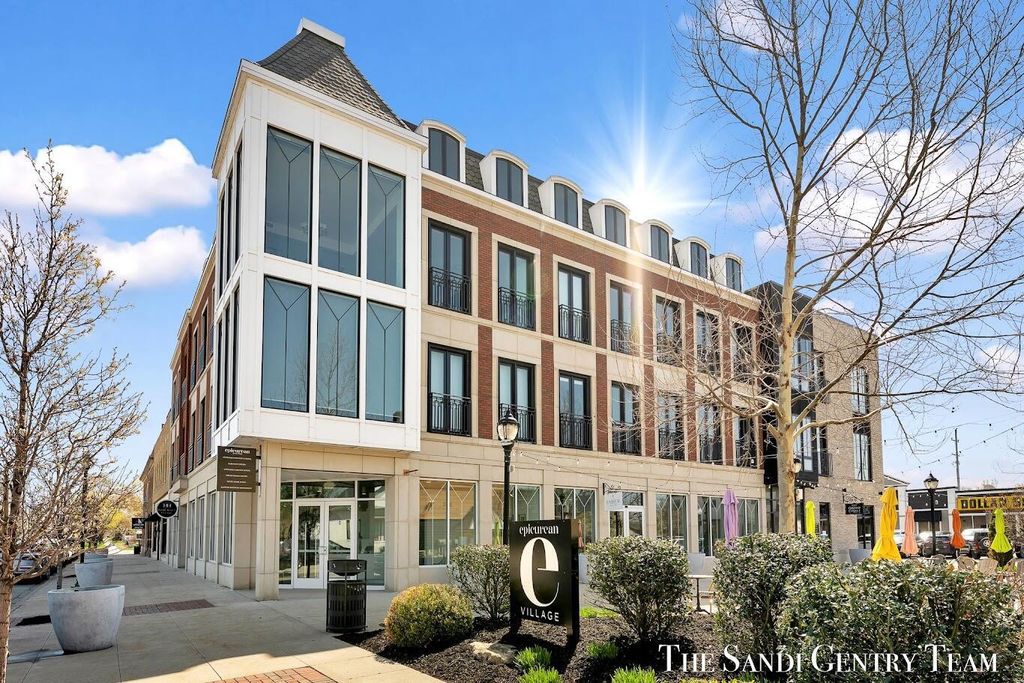 110 W Savidge Street Unit: 203, Spring Lake village