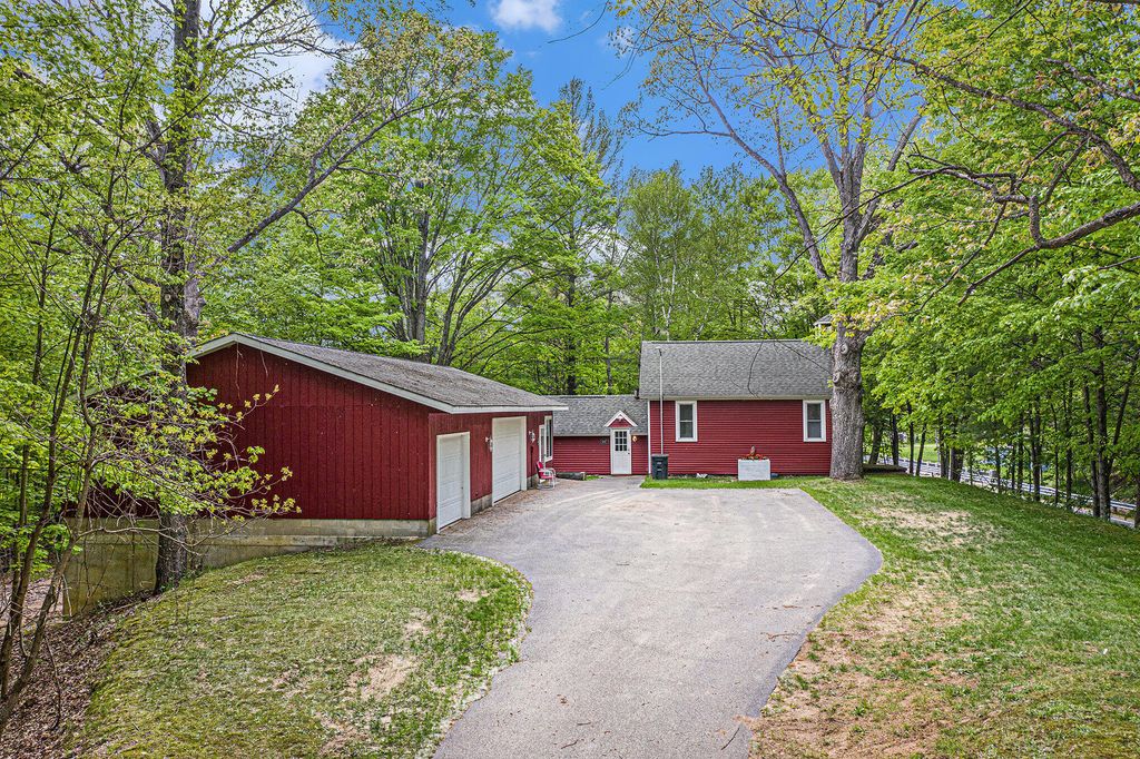 7777 E Washington Road, Colfax township