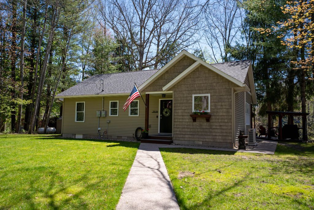 5936 S Rapids Road, Logan township