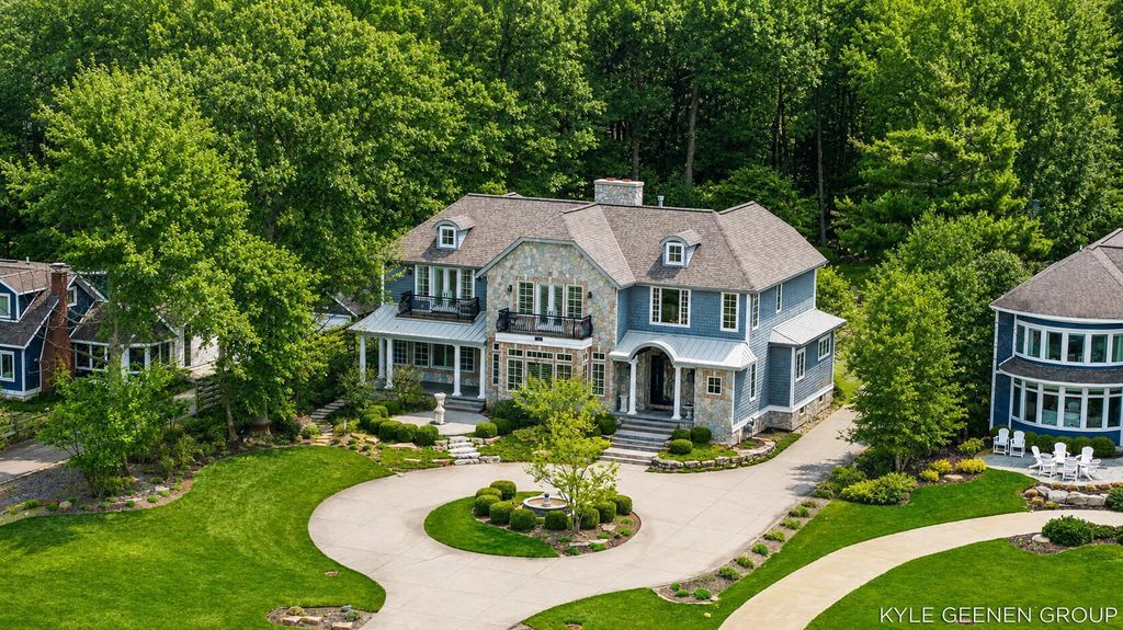 2817 Lakeshore Drive, Saugatuck township
