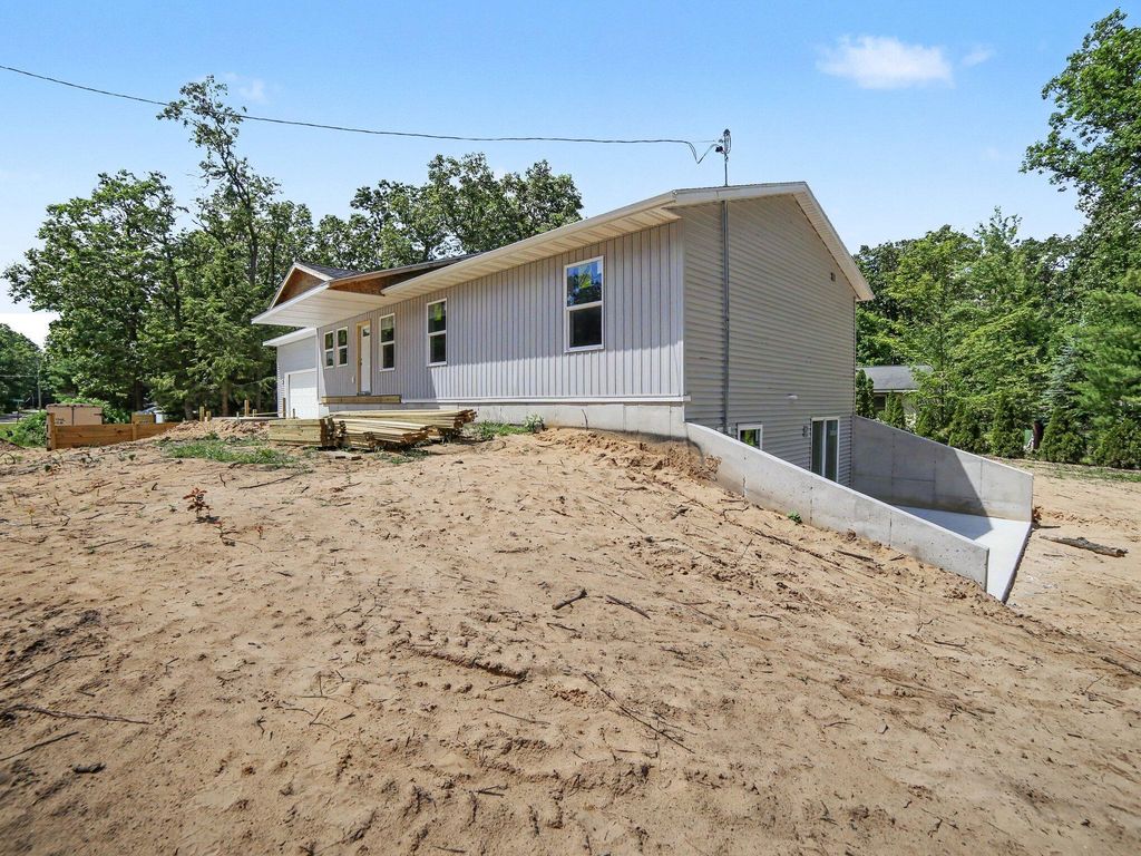 480 W Kenwood Street, Lakewood Club village