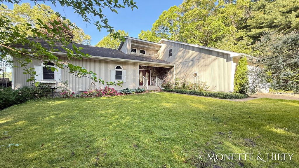 2550 Cove Road, Dalton township