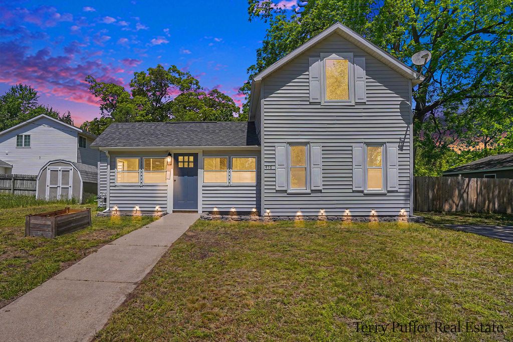 416 Pine Street, Fruitport village