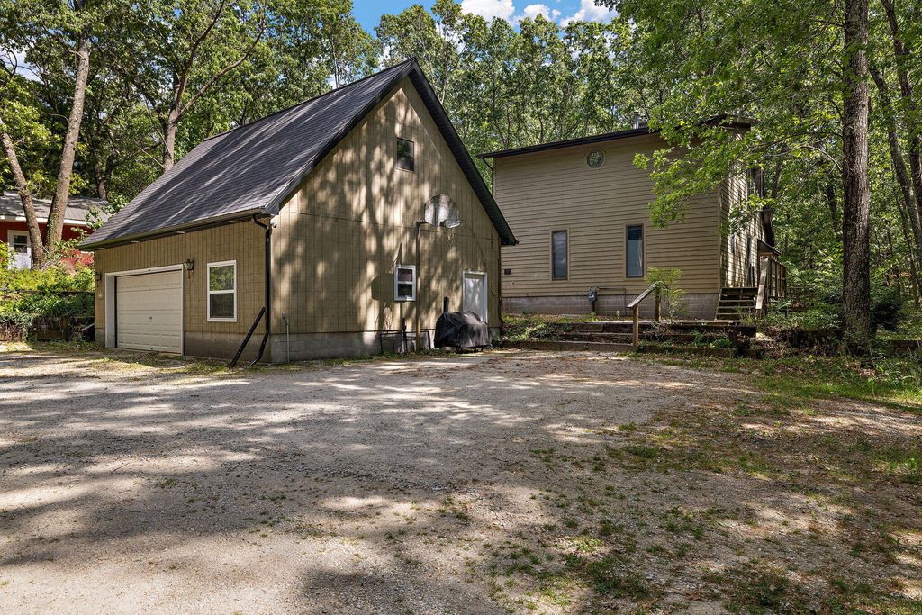 2713 E White Lake Drive, Dalton township