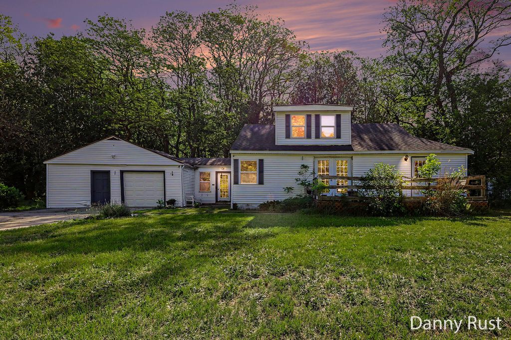 1430 Delz Drive, Laketon township