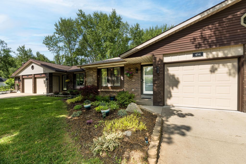 494 Amity Street, Douglas
