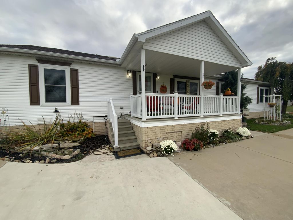 1559 Larkmore Lane, Grass Lake charter township