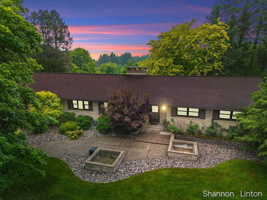 346 Orchard View Drive, Shelby village