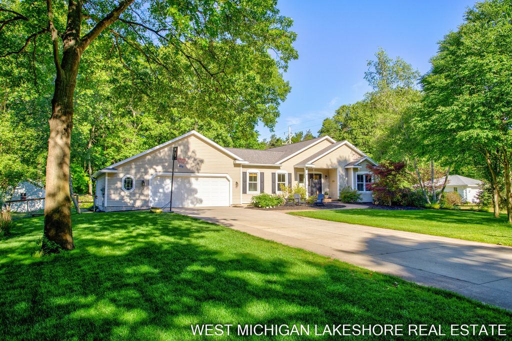 3260 Lorrimar Lane, Saugatuck township