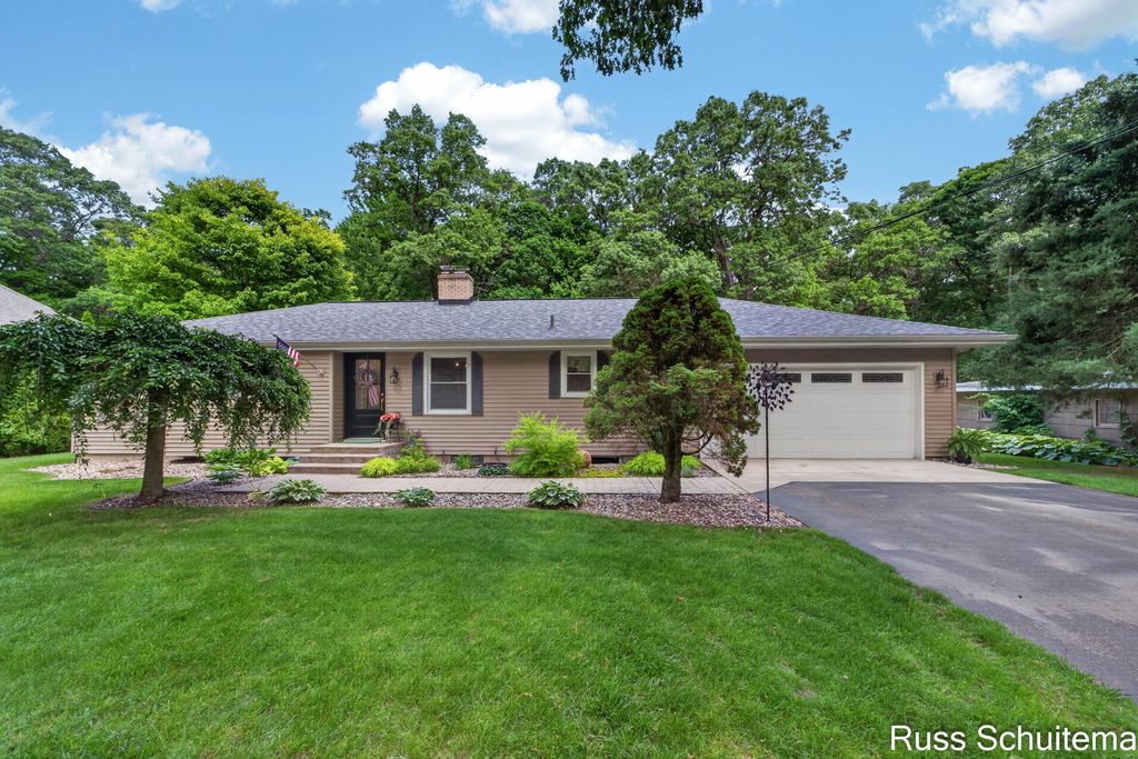 18270 N Fruitport Road, Spring Lake township