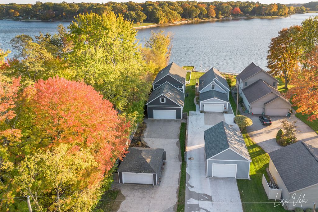 447 Lakeshore Boulevard, Norton Shores city