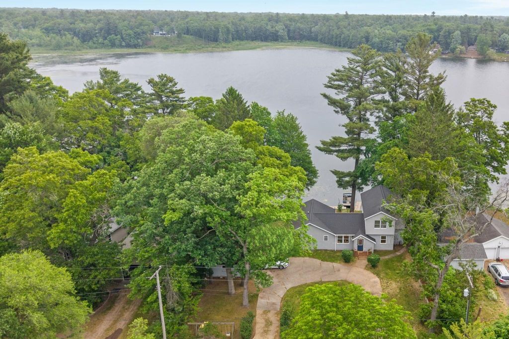 3860 Wilson Beach Road, Cedar Creek township