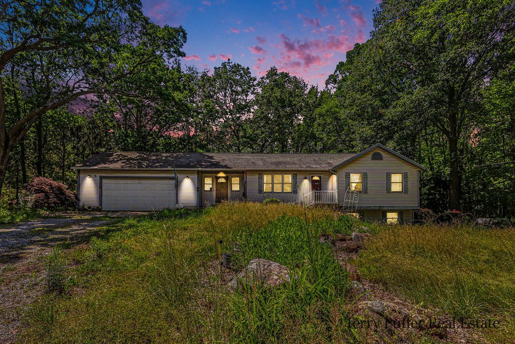 12253 Rich Street, Robinson township