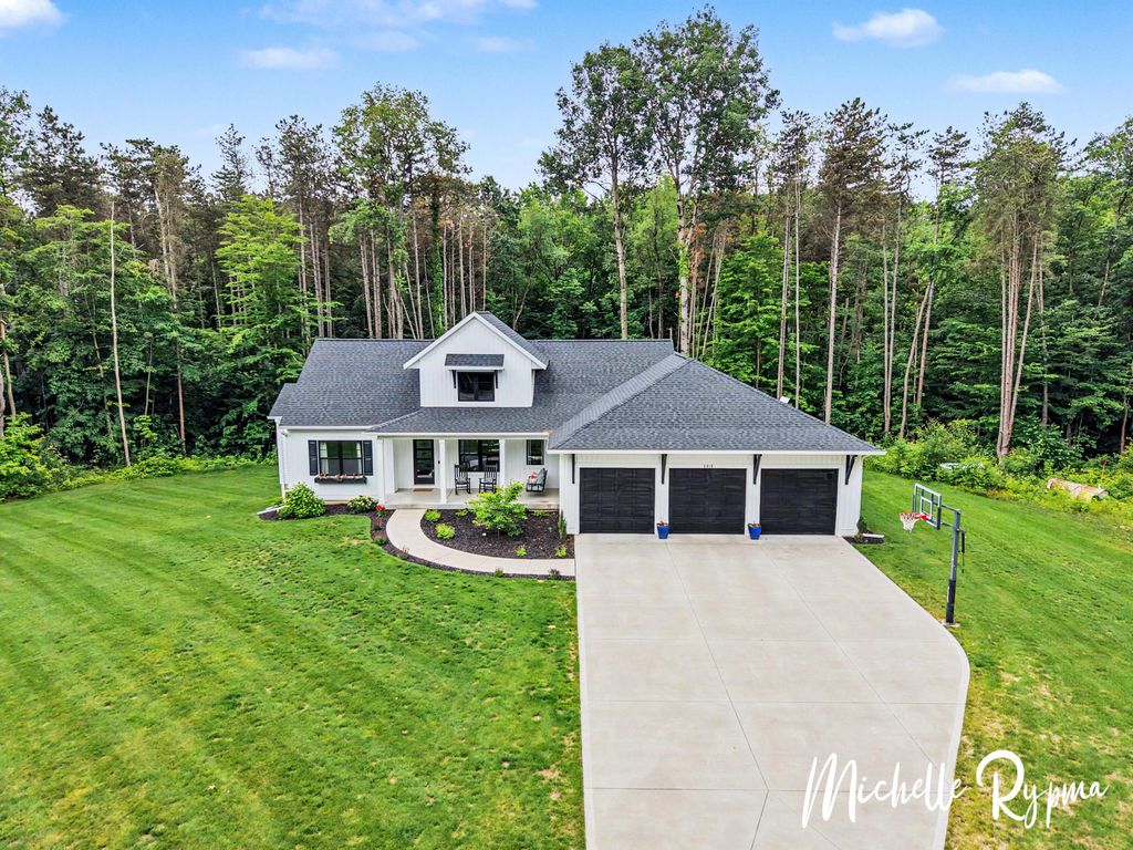 5812 Timber Bluff Trail, Manlius township
