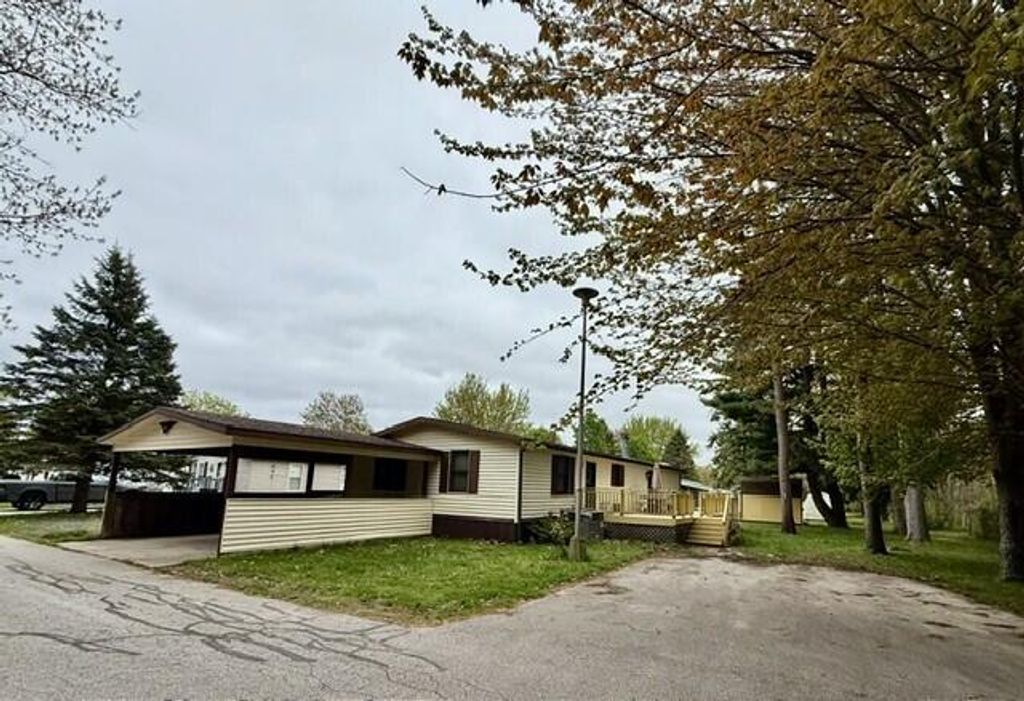 19 Elm Court, Muskegon charter township