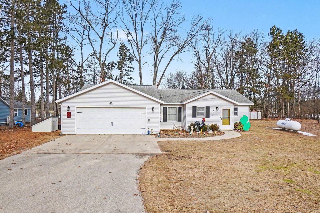 445 Pettibone Drive, Lilley township