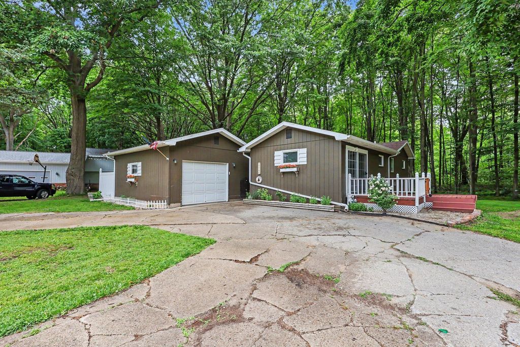 17700 Thornapple Drive, Ferrysburg city