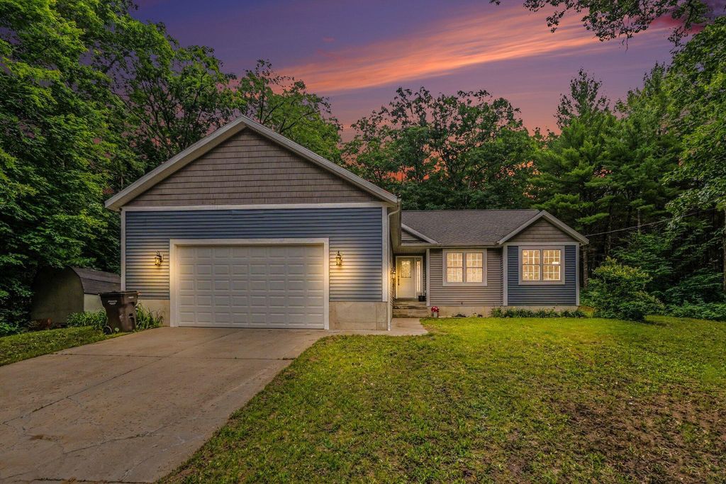 4260 Obenauf Road, Cedar Creek township