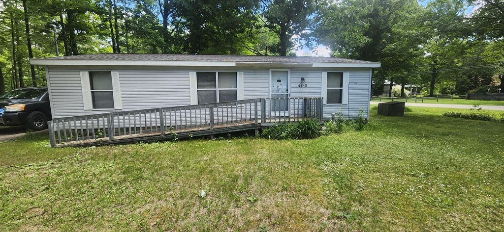 402 Northway Drive, Lake township